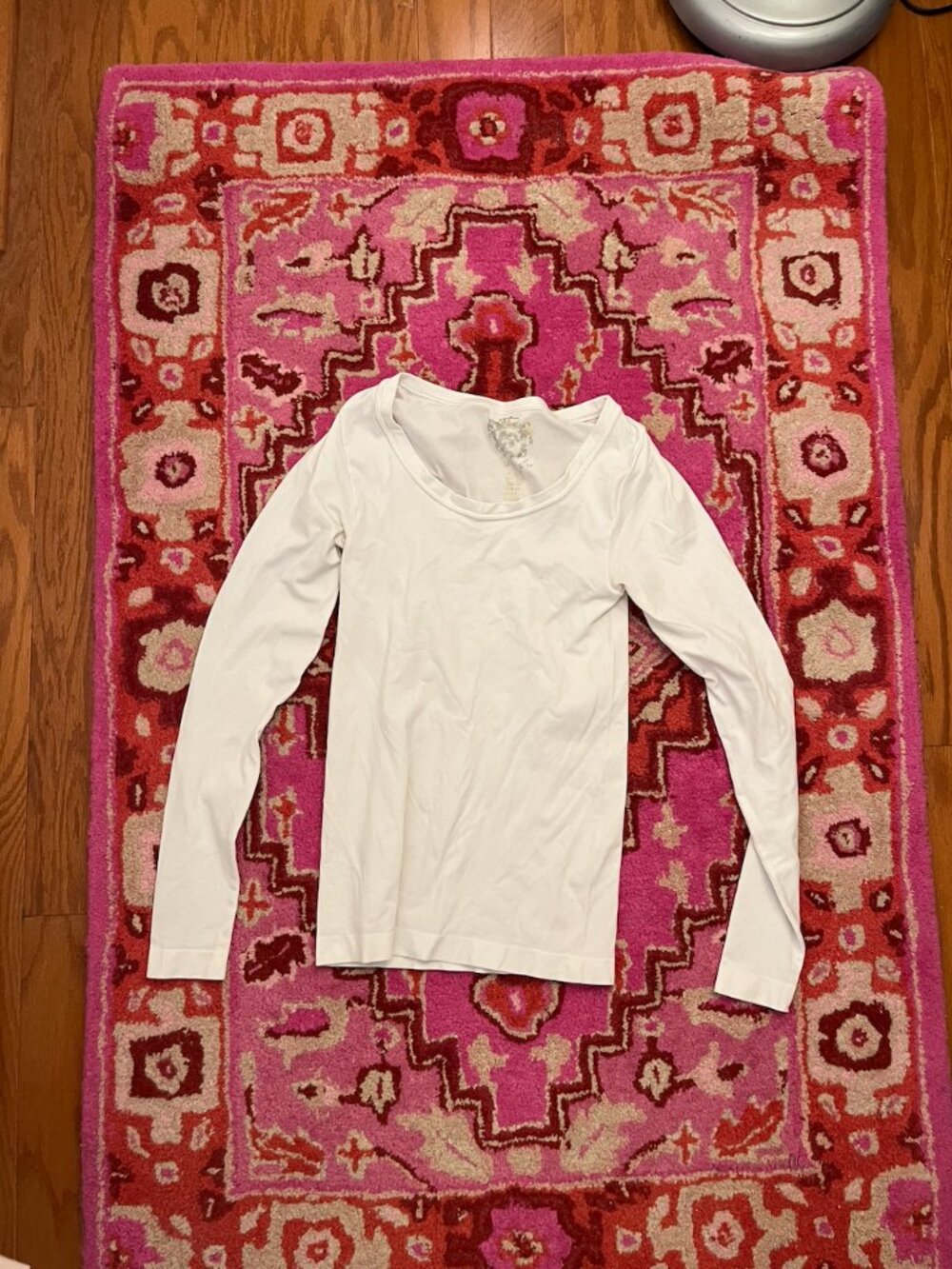 Women's Basic White Long Sleeve T-Shirt for Layering with Scoop Neck